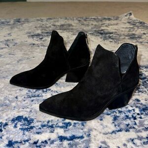 Vince Camuto Gidgeta Bootie Black Suede Size 7.5